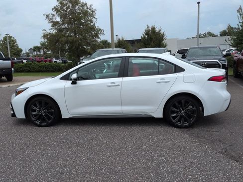 Certified 2025 Toyota Corolla SE FWD image 3