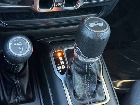 Used 2025 Jeep Wrangler Sahara image 21