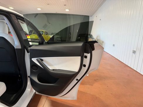 Used 2020 Tesla Model Y Long Range image 25