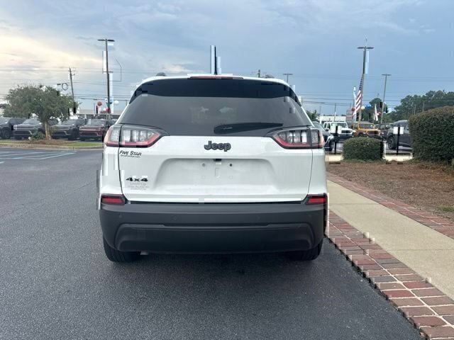 Used 2023 Jeep Cherokee Altitude Lux AWD/4WD image 8