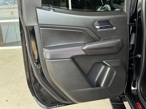Used 2025 Chevrolet Colorado Z71 w/ Technology Package AWD/4WD image 23