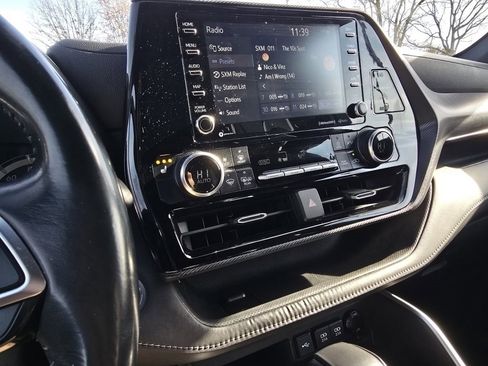 Used 2021 Toyota Highlander XSE image 25