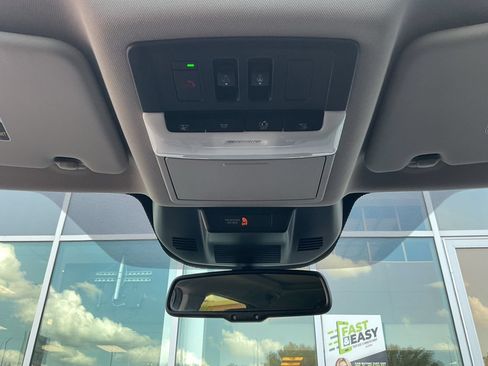Used 2023 Nissan Rogue SL FWD image 16