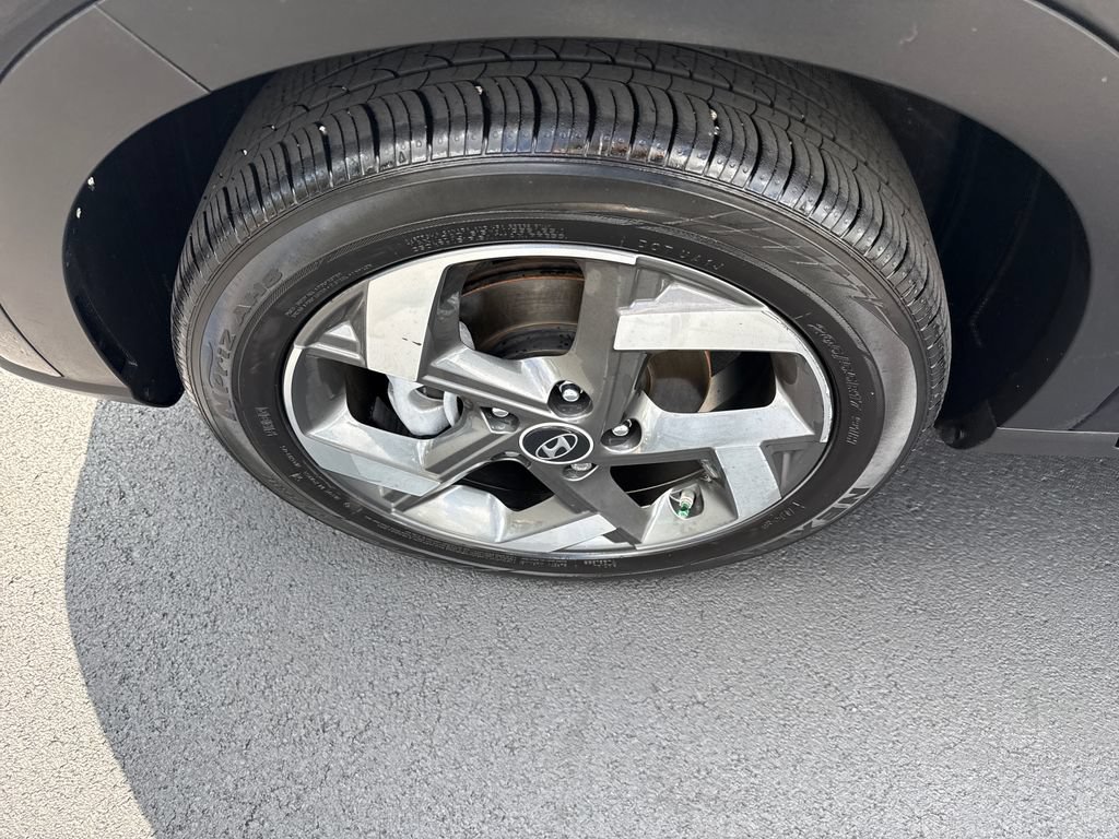Certified 2024 Hyundai Venue SEL FWD image 38