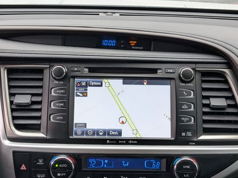 Used 2019 Toyota Highlander XLE image 32