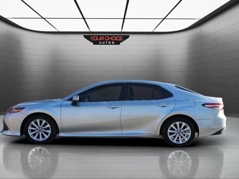 Used 2018 Toyota Camry LE image 8