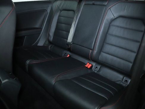 Used 2015 Volkswagen GTI SE image 14