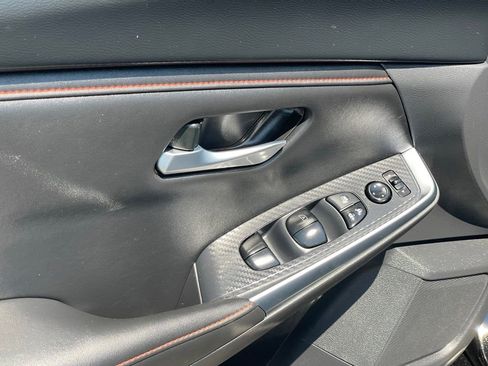 Certified 2024 Nissan Sentra SR FWD image 12