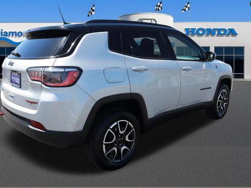 Used 2025 Jeep Compass Trailhawk AWD/4WD image 8