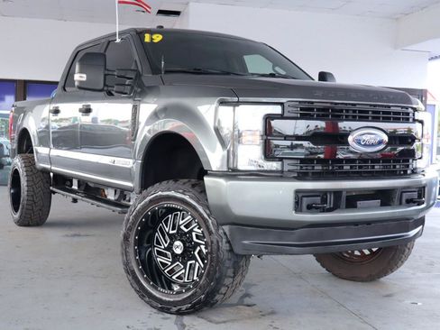 Used 2019 Ford F250 XLT AWD/4WD image 2