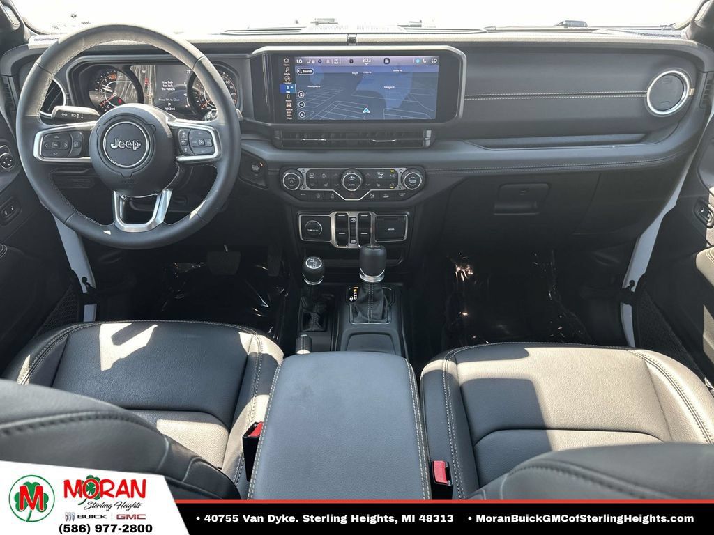 Used 2026 Jeep Wrangler Unlimited Sahara AWD/4WD image 15