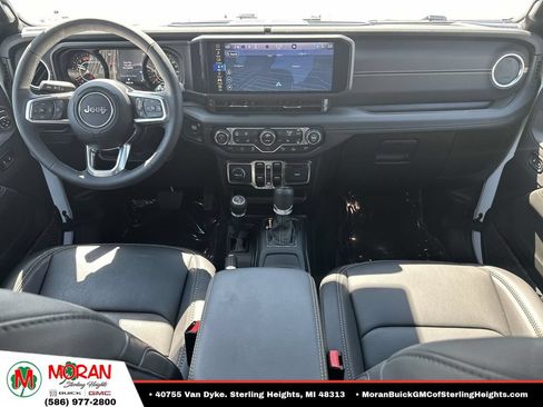 Used 2026 Jeep Wrangler Unlimited Sahara AWD/4WD image 15