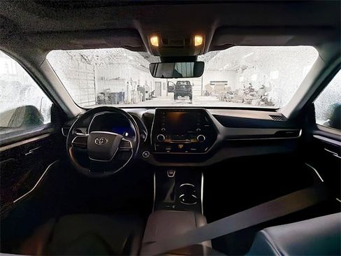 Used 2020 Toyota Highlander XLE image 10