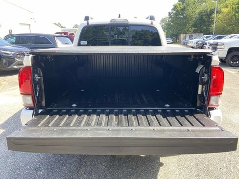 Used 2022 Toyota Tacoma SR w/ SR Convenience Package RWD image 8
