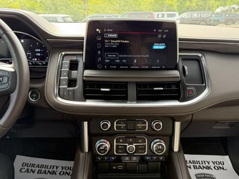 Used 2023 GMC Yukon XL SLT AWD/4WD image 18