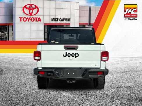 Used 2022 Jeep Gladiator Sport AWD/4WD image 4