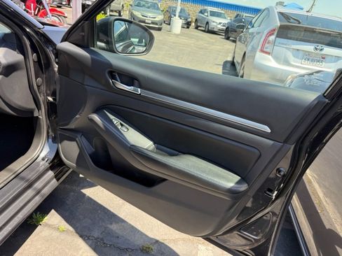 Used 2022 Nissan Altima 2.5 SV FWD image 24
