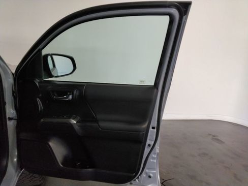 Used 2021 Toyota Tacoma TRD Off-Road image 38