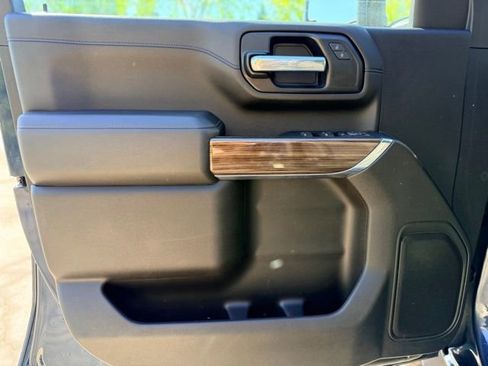 Used 2023 Chevrolet Silverado 2500 LT AWD/4WD image 17
