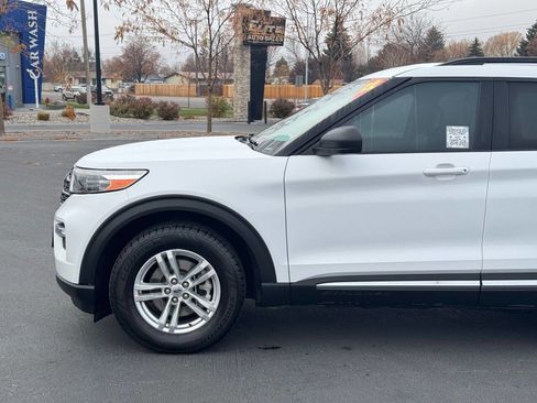 Used 2022 Ford Explorer XLT w/ Equipment Group 202A image 11