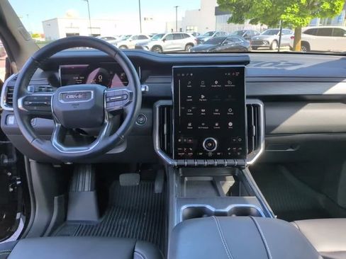 Certified 2025 GMC Acadia Elevation w/ Elevation Premium Package FWD image 29