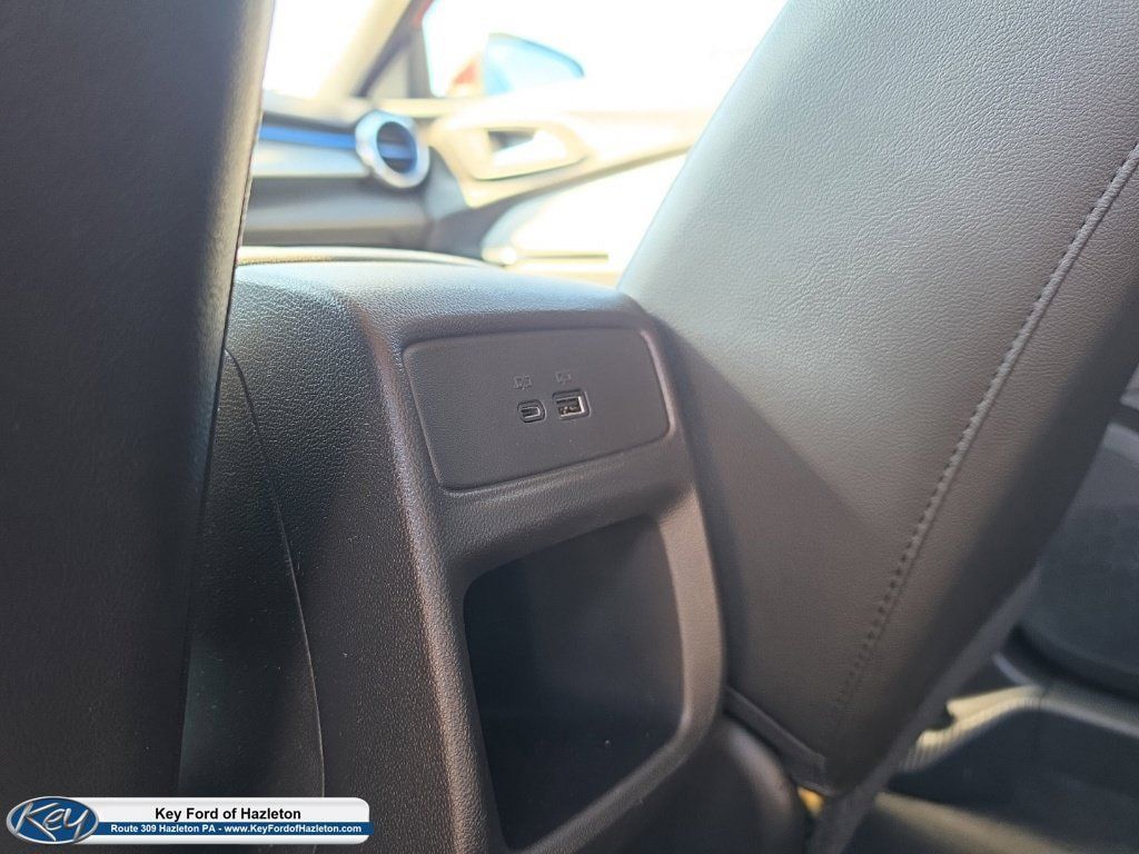 Used 2025 Chevrolet Trax LT FWD image 39