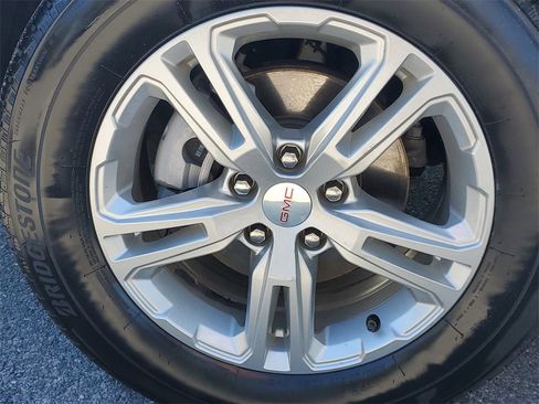 Certified 2022 GMC Terrain SLE w/ Driver Convenience Package image 9