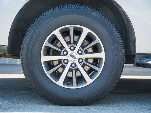 Used 2018 Ford Expedition XLT w/ Equipment Group 202A AWD/4WD image 27