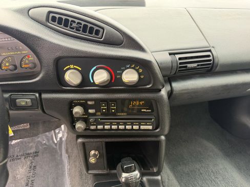 Used 1993 Chevrolet Camaro Z28 RWD image 31