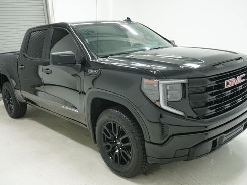 Used 2023 GMC Sierra 1500 Pro w/ Graphite Edition AWD/4WD image 3