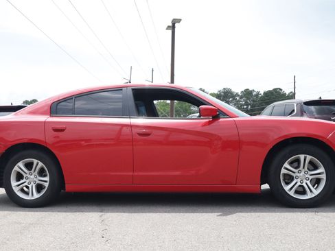 Used 2019 Dodge Charger SXT RWD image 6