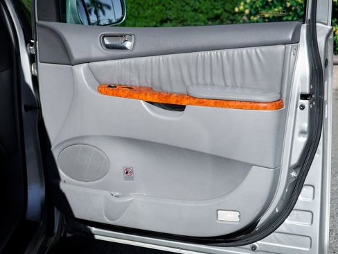 Used 2007 Toyota Sienna XLE image 37