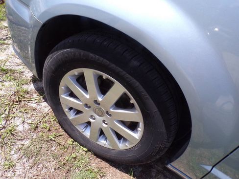 Used 2013 Chrysler Town & Country Touring image 17