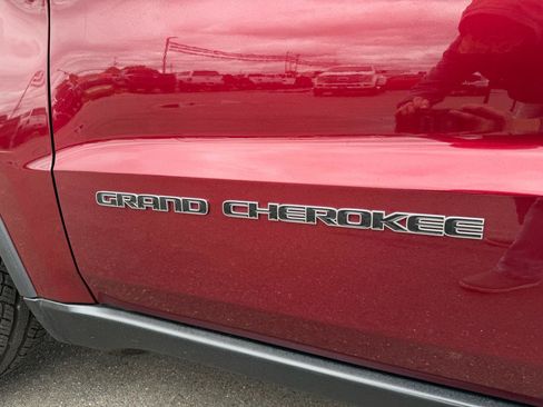 Used 2019 Jeep Grand Cherokee Limited AWD/4WD image 18