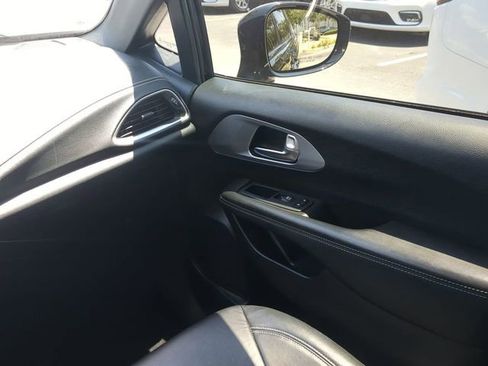 Used 2021 Chrysler Pacifica Touring-L w/ Uconnect Theater Family Group FWD image 21