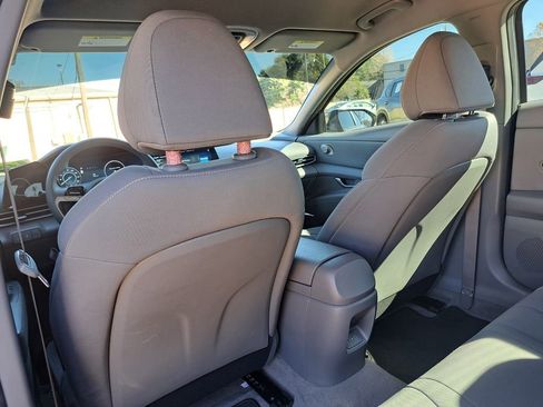 Used 2024 Hyundai Elantra SEL image 21