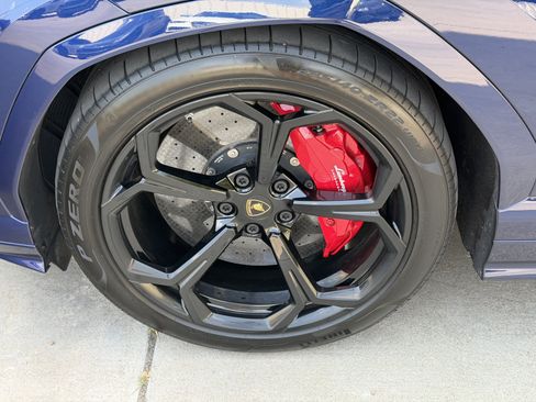 Used 2019 Lamborghini Urus AWD/4WD image 13