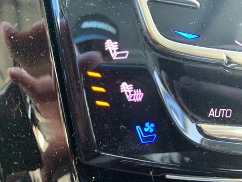 Used 2018 Cadillac Escalade Premium Luxury image 22