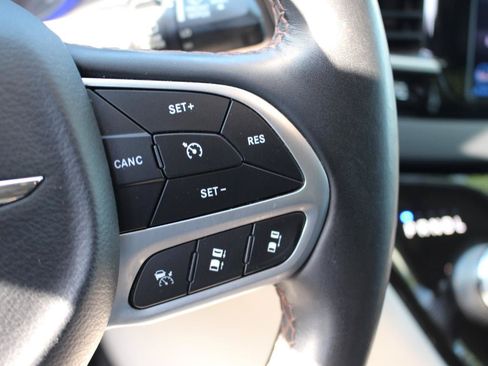 Used 2018 Chrysler Pacifica Touring-L w/ Advanced Safetytec Group FWD image 20