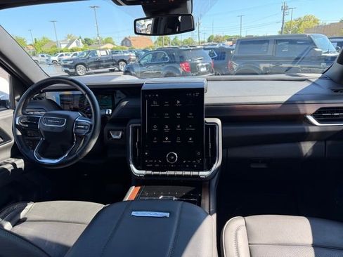 Used 2025 GMC Yukon Denali AWD/4WD image 14