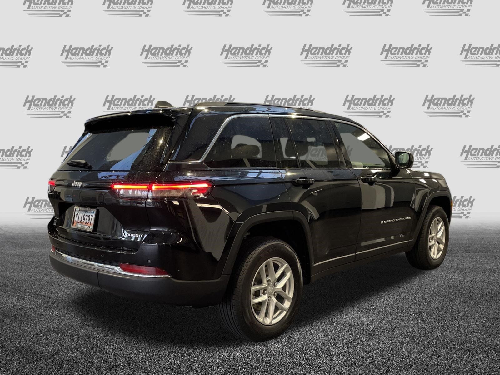 Used 2025 Jeep Grand Cherokee Laredo w/ Luxury Tech Group I RWD image 10