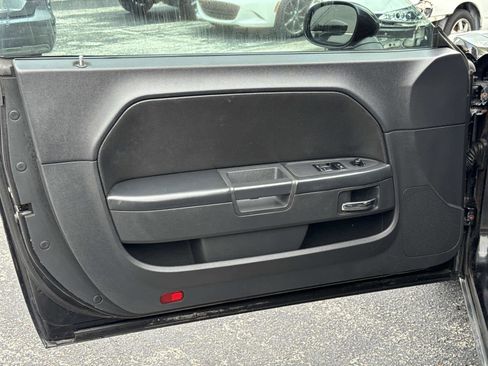 Used 2010 Dodge Challenger SE image 11