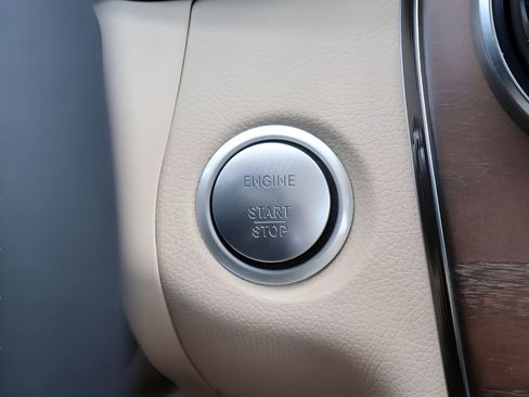 Used 2019 Mercedes-Benz GLC 300 4MATIC image 24