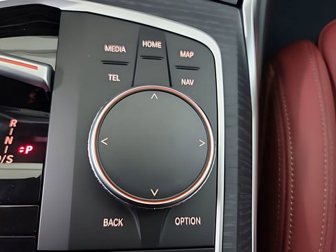 Used 2025 BMW 330i Sedan w/ Convenience Package image 19