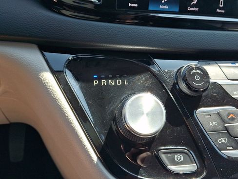 Used 2023 Chrysler Pacifica Touring-L FWD image 15