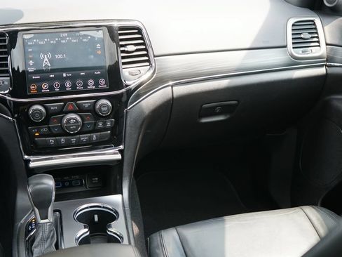 Used 2020 Jeep Grand Cherokee Limited w/ Premium Lighting Group AWD/4WD image 25