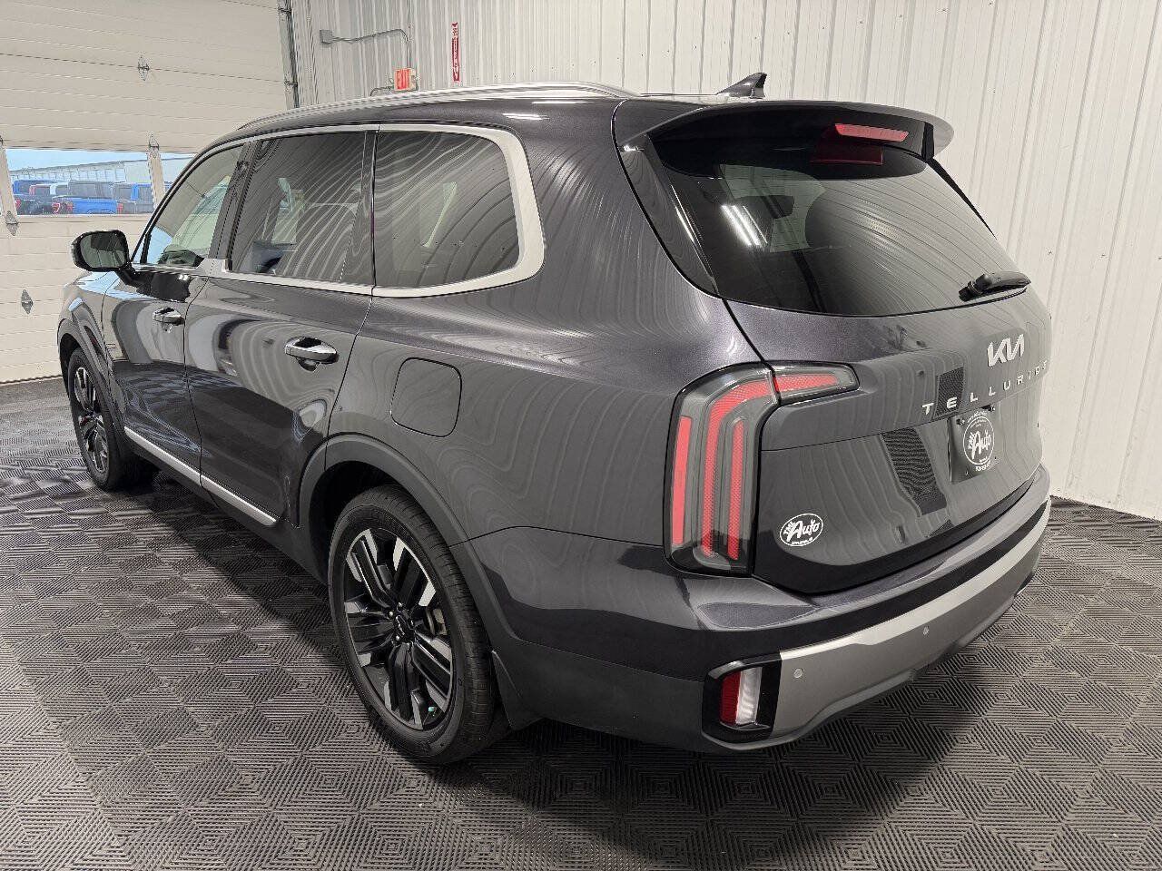 Used 2025 Kia Telluride SX X-Line AWD/4WD image 4