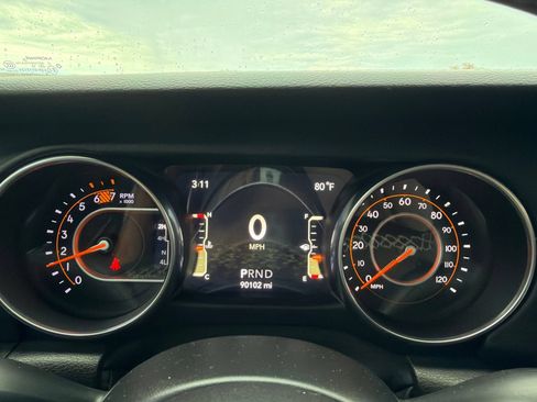 Used 2018 Jeep Wrangler Unlimited Sahara AWD/4WD image 6