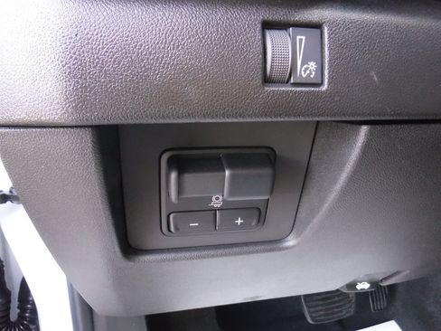 Used 2024 GMC Canyon Elevation w/ Convenience Package AWD/4WD image 13