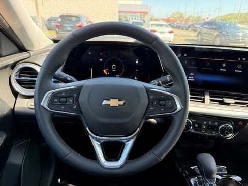 New 2026 Chevrolet Trax LT w/ LT Convenience Package FWD image 18